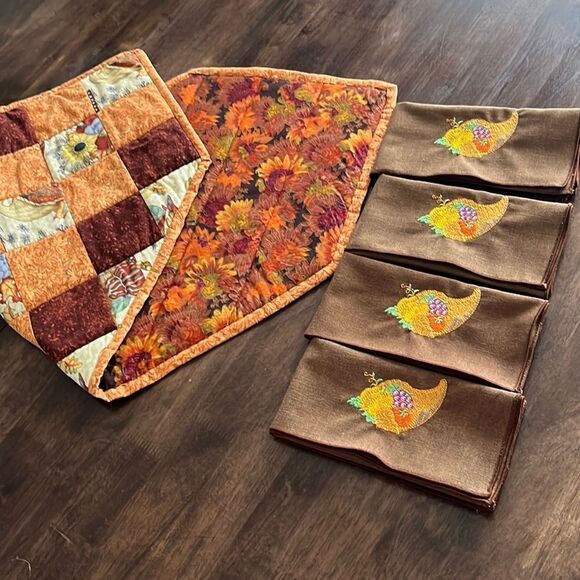 Reversible Quilted Runner & Custom Embroidered Square Brown Napkins - Picture 10 of 16